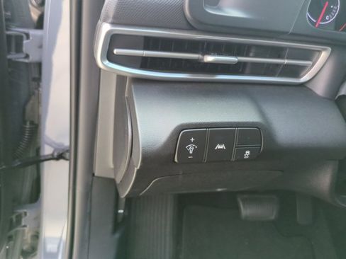 Used 2023 Hyundai Elantra SEL image 13