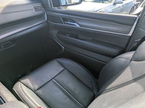 Used 2024 Jeep Wagoneer L Series III w/ Flexible Seating Group image 15