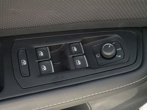 Certified 2024 Volkswagen Atlas SEL Premium R-Line image 19