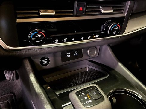 Used 2025 Nissan Rogue SV image 15