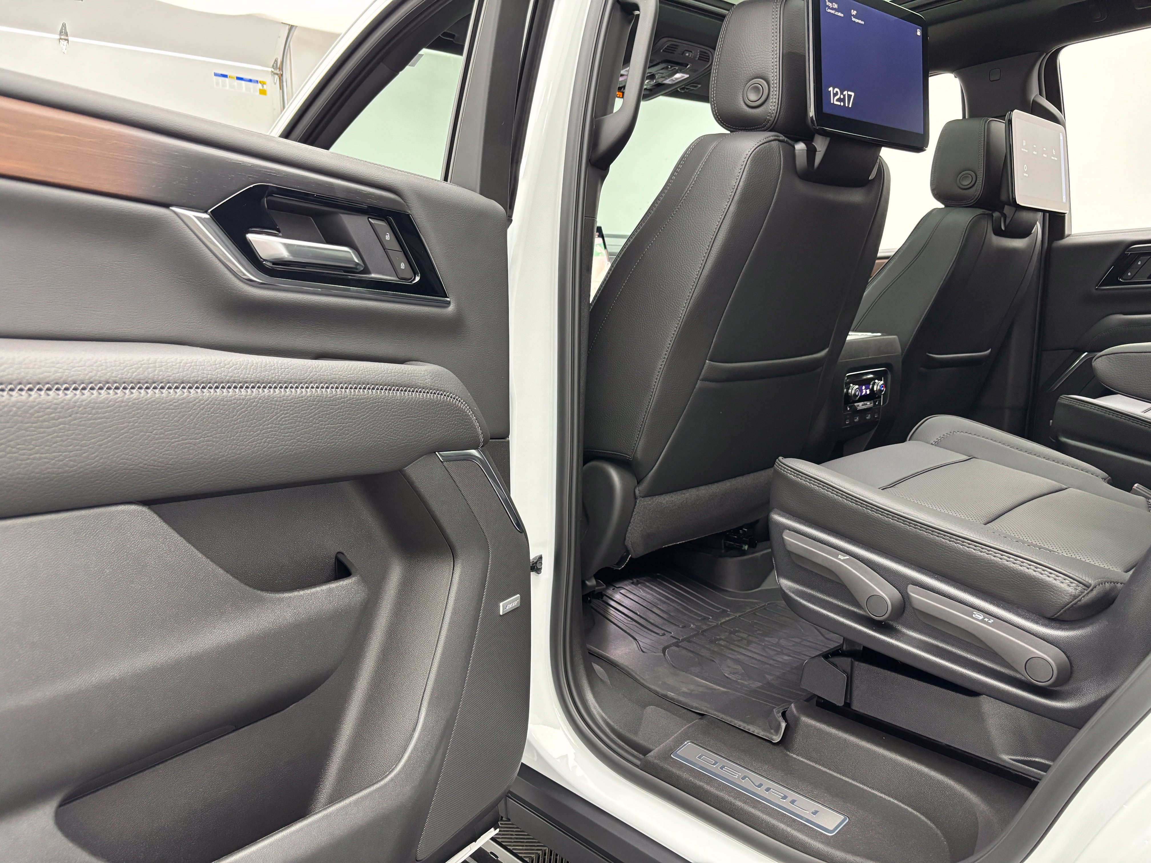 New 2027 GMC Yukon Denali w/ Denali Reserve Package AWD/4WD image 43