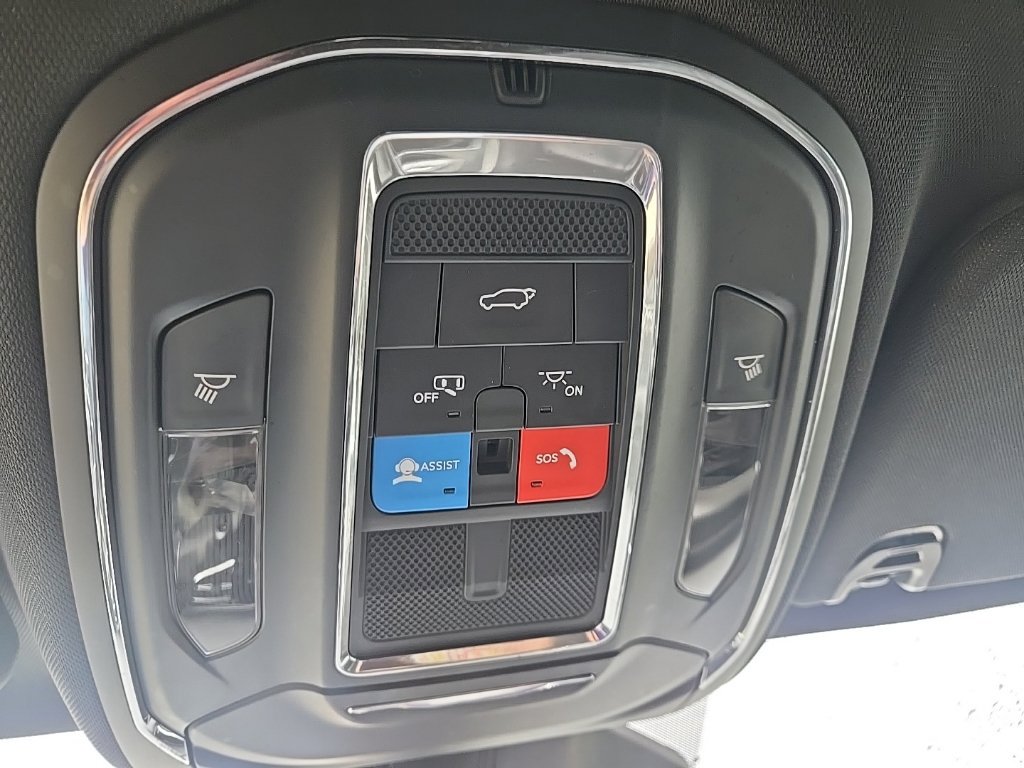 Used 2024 Jeep Wagoneer Series III AWD/4WD image 22