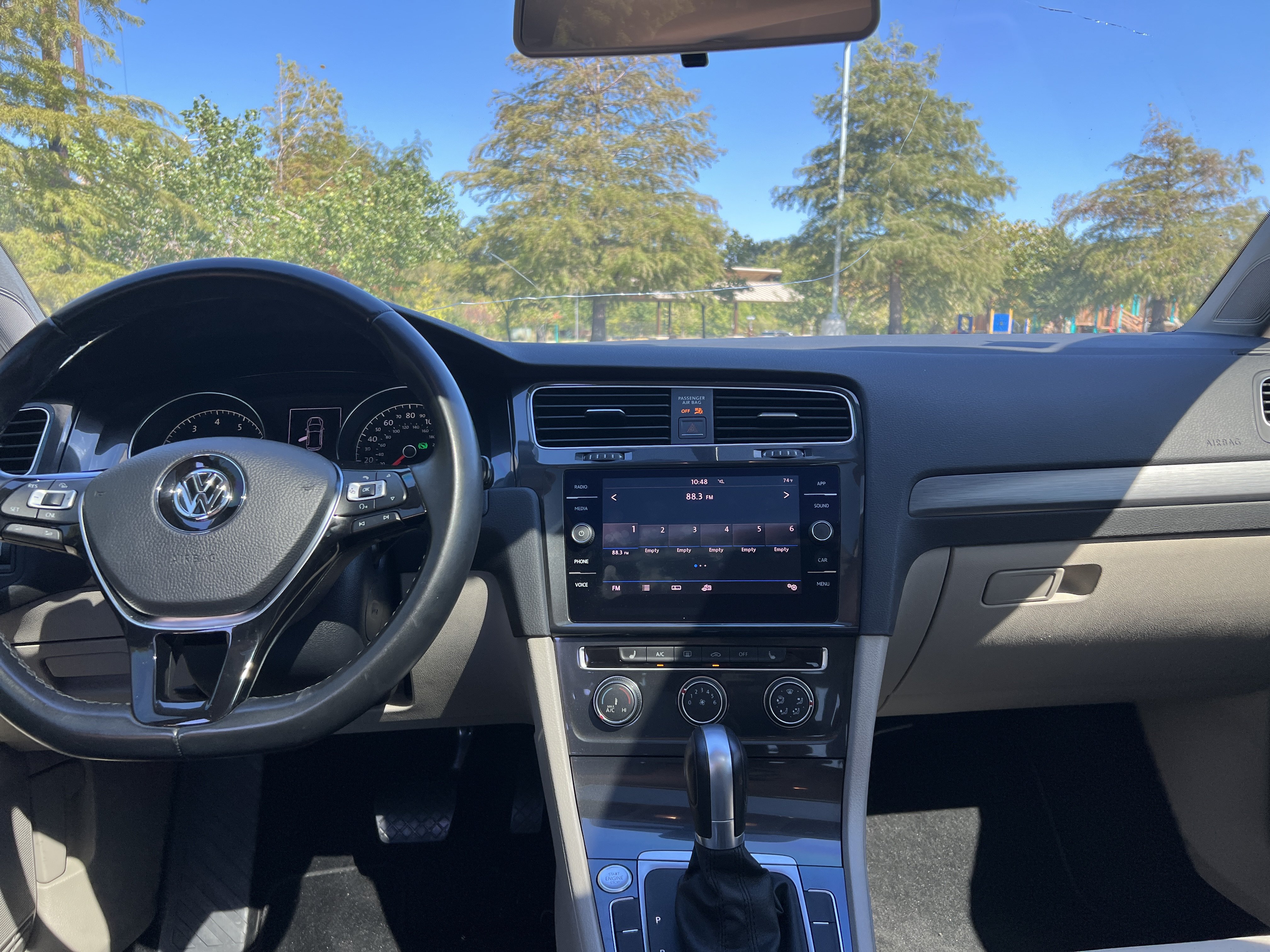 Used 2018 Volkswagen Golf SE FWD image 25