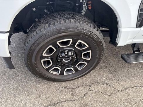 Certified 2025 Ford F250 Platinum w/ FX4 Off-Road Package image 11