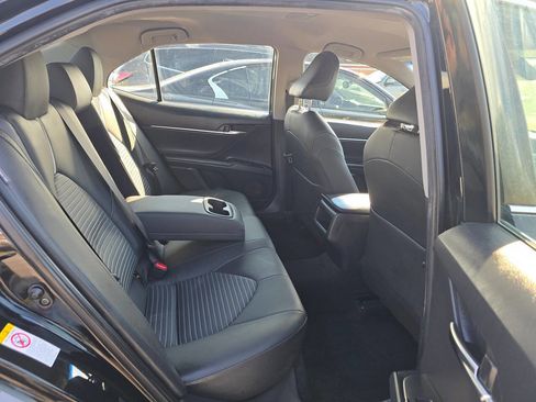 Used 2018 Toyota Camry SE FWD image 15