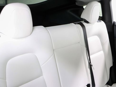 Used 2023 Tesla Model Y AWD image 25