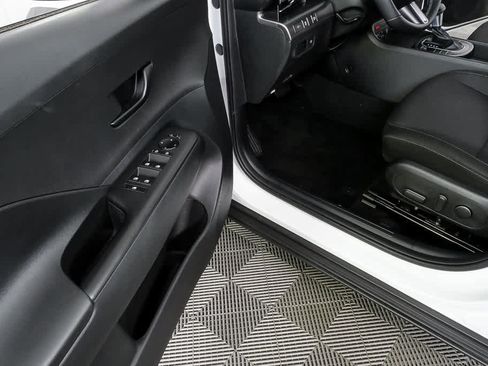 Used 2024 Hyundai Kona SEL FWD image 7