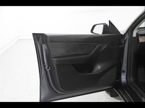 Used 2022 Tesla Model Y Long Range AWD/4WD image 4