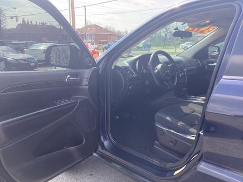 Used 2012 Jeep Grand Cherokee Laredo w/ Laredo E Group image 4