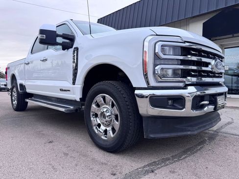 Used 2023 Ford F250 Lariat w/ Chrome Package image 2