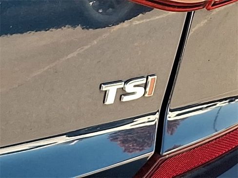 Used 2018 Volkswagen Passat 2.0T R-Line image 31