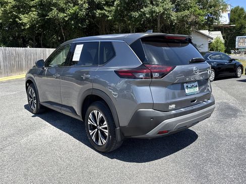 Used 2021 Nissan Rogue SV image 3