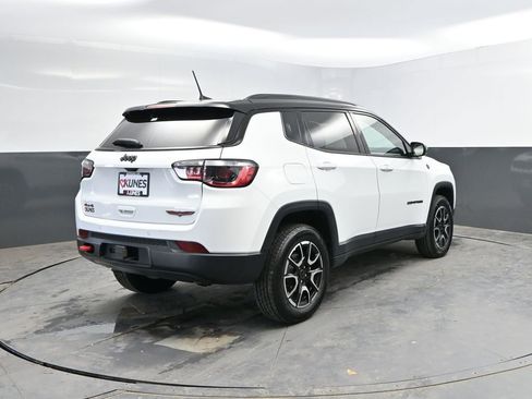 Used 2025 Jeep Compass Trailhawk w/ Trailer Tow Group AWD/4WD image 9