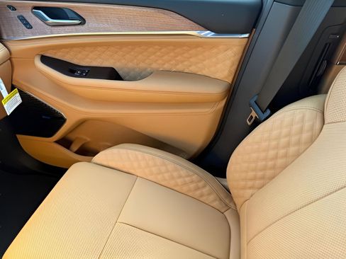 New 2026 Jeep Grand Cherokee Summit AWD/4WD image 25