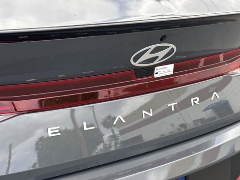 Certified 2025 Hyundai Elantra Sport image 34