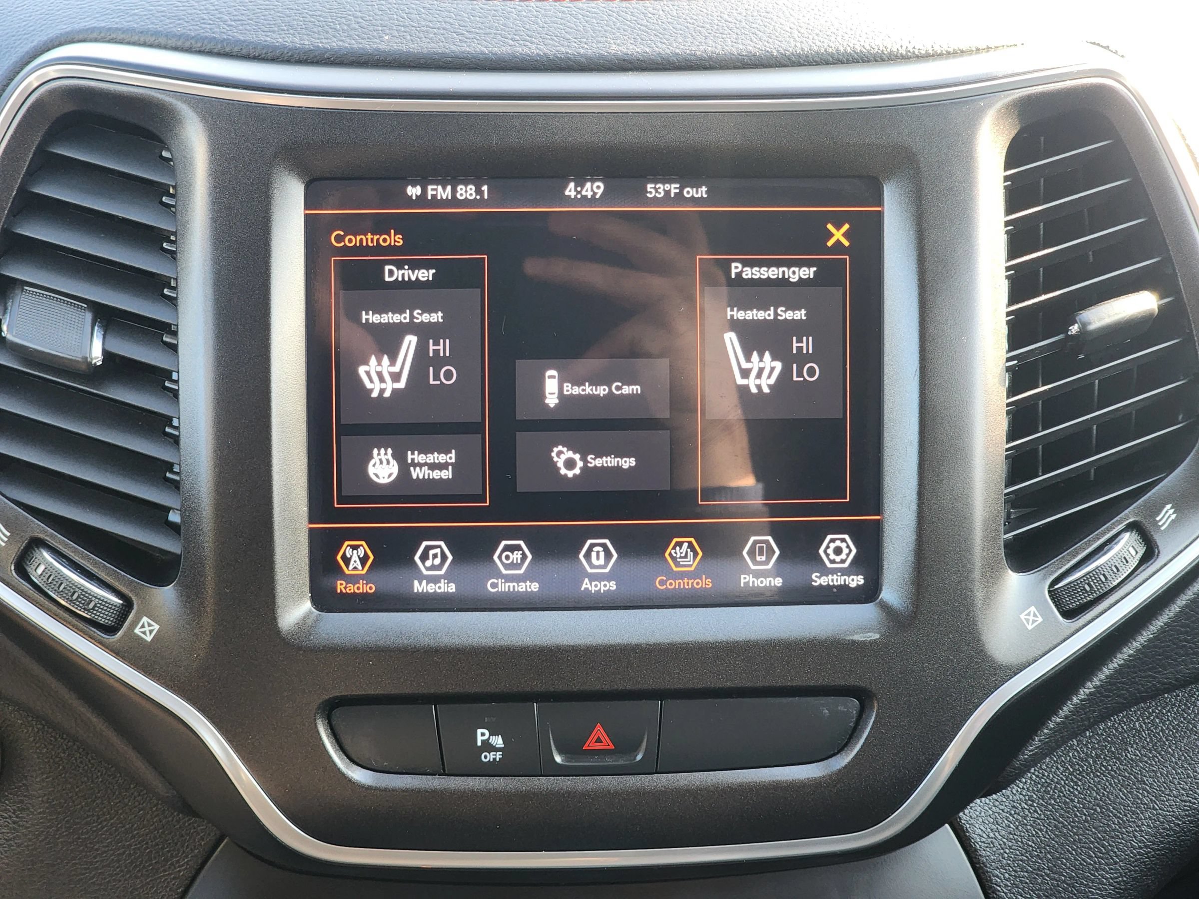 Used 2019 Jeep Cherokee Trailhawk w/ Cold Weather Group AWD/4WD image 16