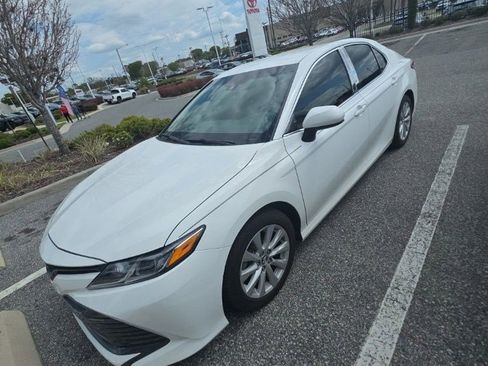 Used 2018 Toyota Camry LE FWD image 2