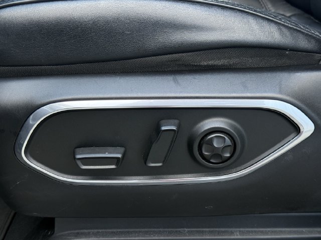 Used 2024 Jeep Wagoneer L Series II RWD image 26