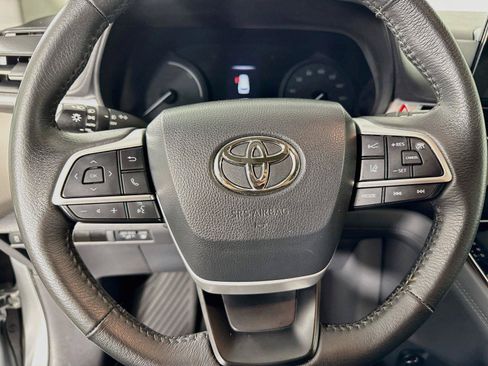 Certified 2024 Toyota Sienna XLE FWD image 16