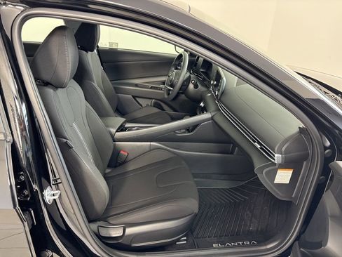 New 2025 Hyundai Elantra Hybrid FWD image 12