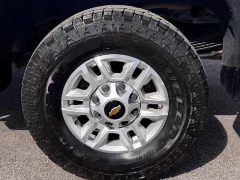 Used 2023 Chevrolet Silverado 2500 LT w/ Convenience Package AWD/4WD image 7