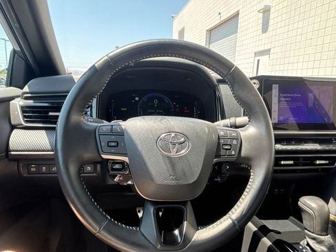 Used 2025 Toyota Camry SE FWD image 20