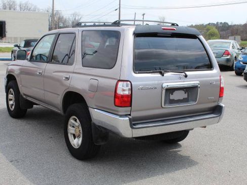 Used 2002 Toyota 4Runner SR5 image 7