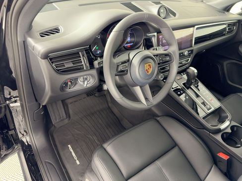 Used 2026 Porsche Macan AWD/4WD image 4