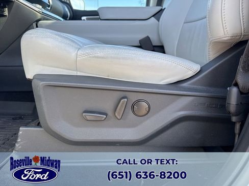 Used 2025 Ford Expedition Platinum image 30
