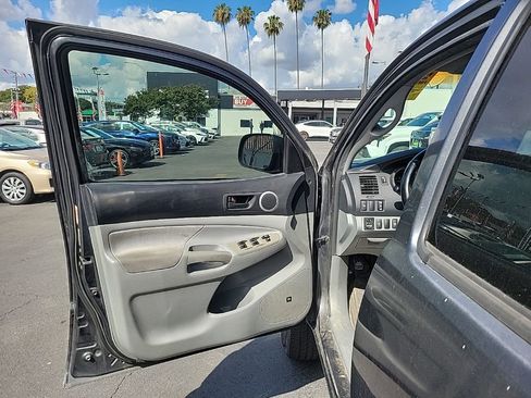 Used 2009 Toyota Tacoma PreRunner image 13