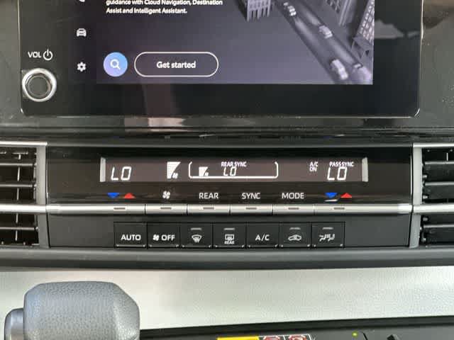 Used 2025 Toyota Sienna LE AWD/4WD image 14