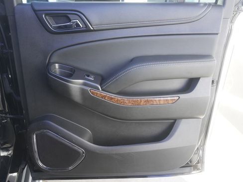 Used 2017 Chevrolet Suburban Premier image 25