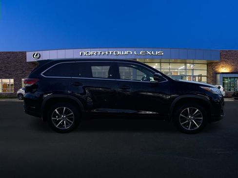 Used 2017 Toyota Highlander XLE image 26