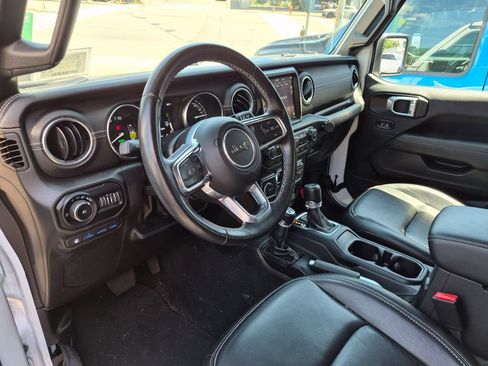Used 2022 Jeep Wrangler Unlimited Sahara w/ Cold Weather Group AWD/4WD image 11