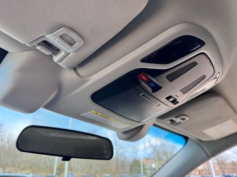 Used 2022 Subaru Outback Premium image 19