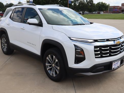 Used 2025 Chevrolet Equinox LT w/ Convenience Package II AWD/4WD image 3