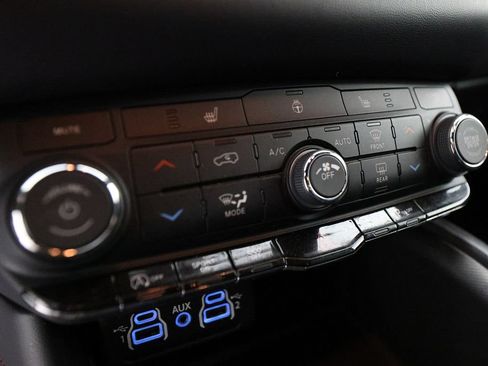 Used 2025 Dodge Durango GT RWD image 23