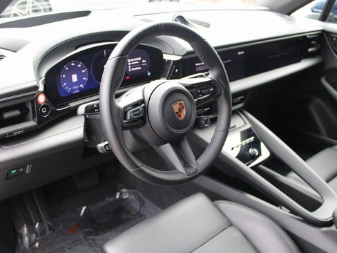 Used 2024 Porsche Macan 4 Electric image 4