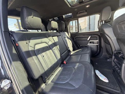 Used 2022 Land Rover Defender 110 X-Dynamic SE image 9