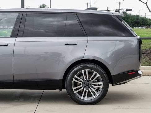 New 2026 Land Rover Range Rover Long Wheelbase SE AWD/4WD image 14