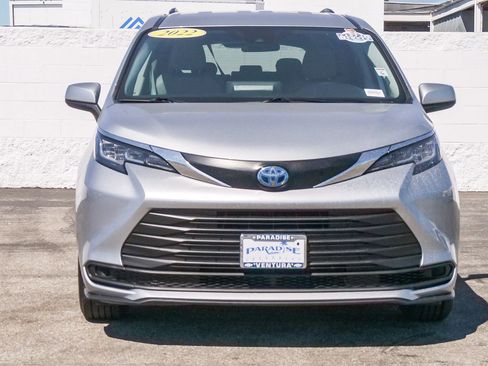 Used 2022 Toyota Sienna LE AWD/4WD image 2