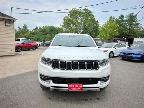Used 2024 Jeep Wagoneer L Series II RWD image 9