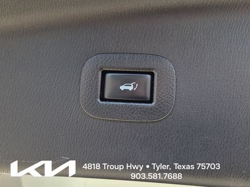 Used 2017 INFINITI QX80 Signature Edition RWD image 9