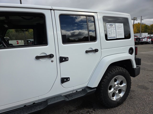 Used 2015 Jeep Wrangler Unlimited Sahara w/ Connectivity Group AWD/4WD image 33