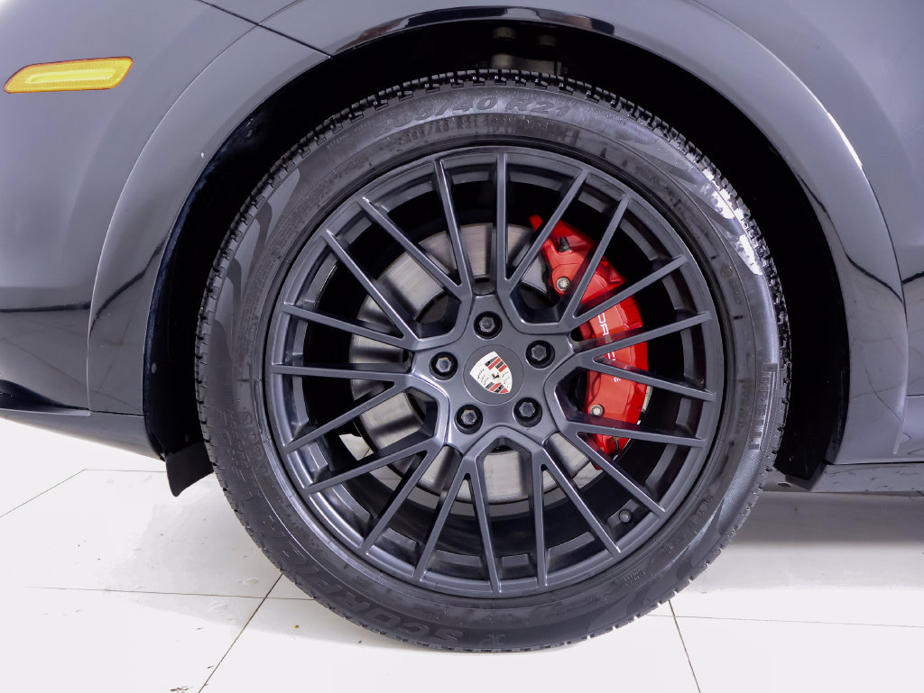 Certified 2023 Porsche Cayenne GTS w/ Premium Package Plus AWD/4WD image 31