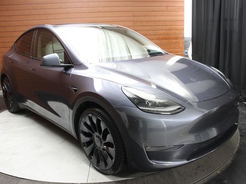 Used 2023 Tesla Model Y Long Range image 48