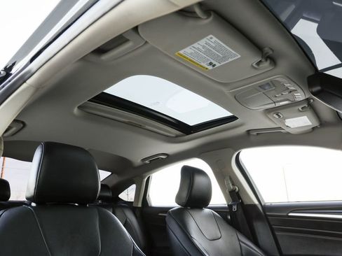 Used 2018 Ford Fusion Titanium image 21