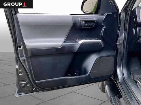 Used 2019 Toyota Tacoma SR5 AWD/4WD image 22