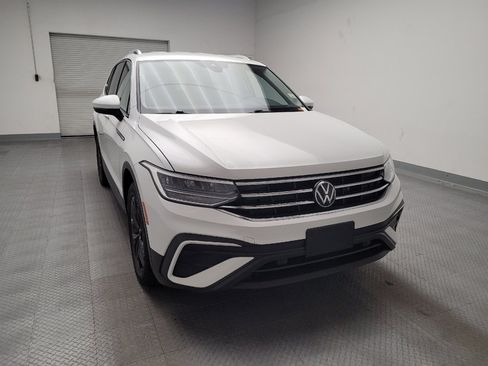Used 2024 Volkswagen Tiguan SE FWD image 14