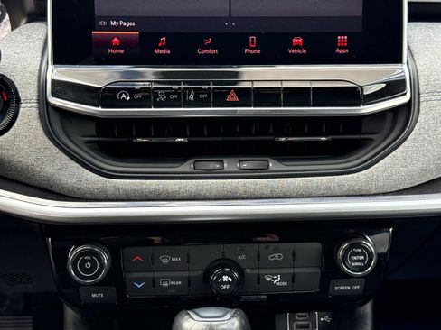 Used 2022 Jeep Compass Latitude image 12